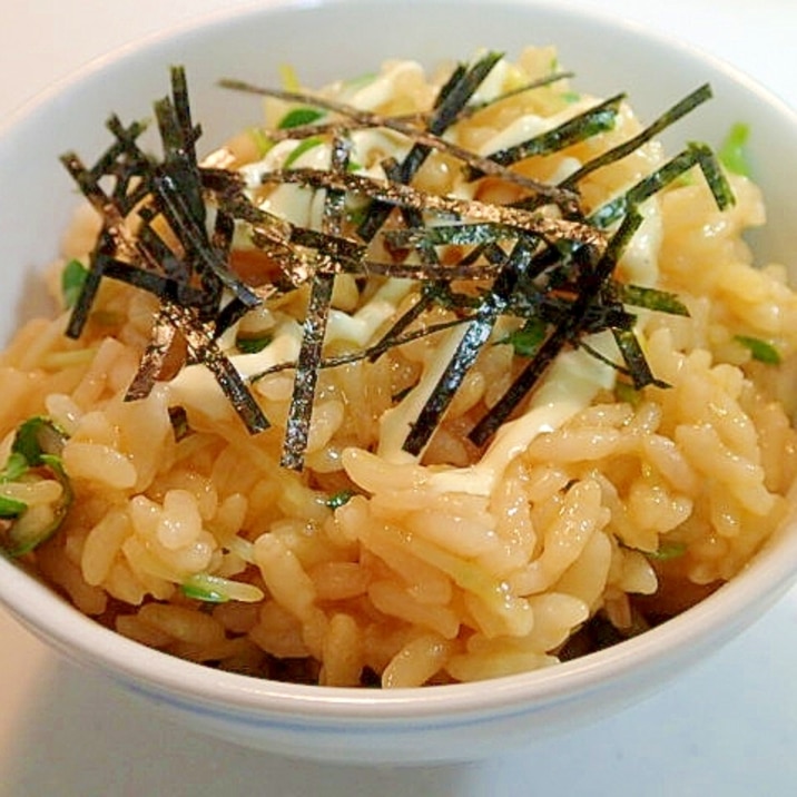 麺つゆ/醤油で　かいわれ大根と卵黄の混ぜご飯